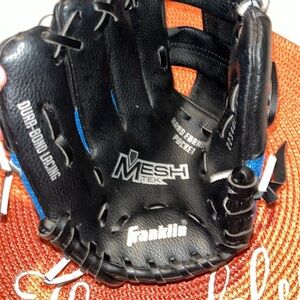 Franklin 22348 Mesh Tek Right Hand Glove Outfield Baseball Glove Black sz 9.5"